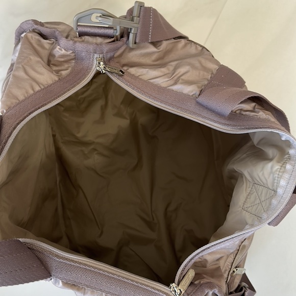 LE SPORTSAC LARGE METALLIC CHAMPAGNE BEIGE NYLON CARRYALL - Picture 5 of 6